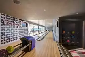 5-VIDEO GAME ROOM & BOWLING