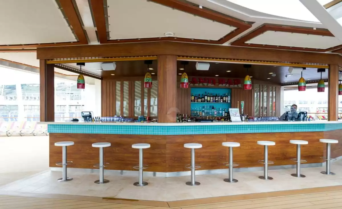le  :  cabine 104