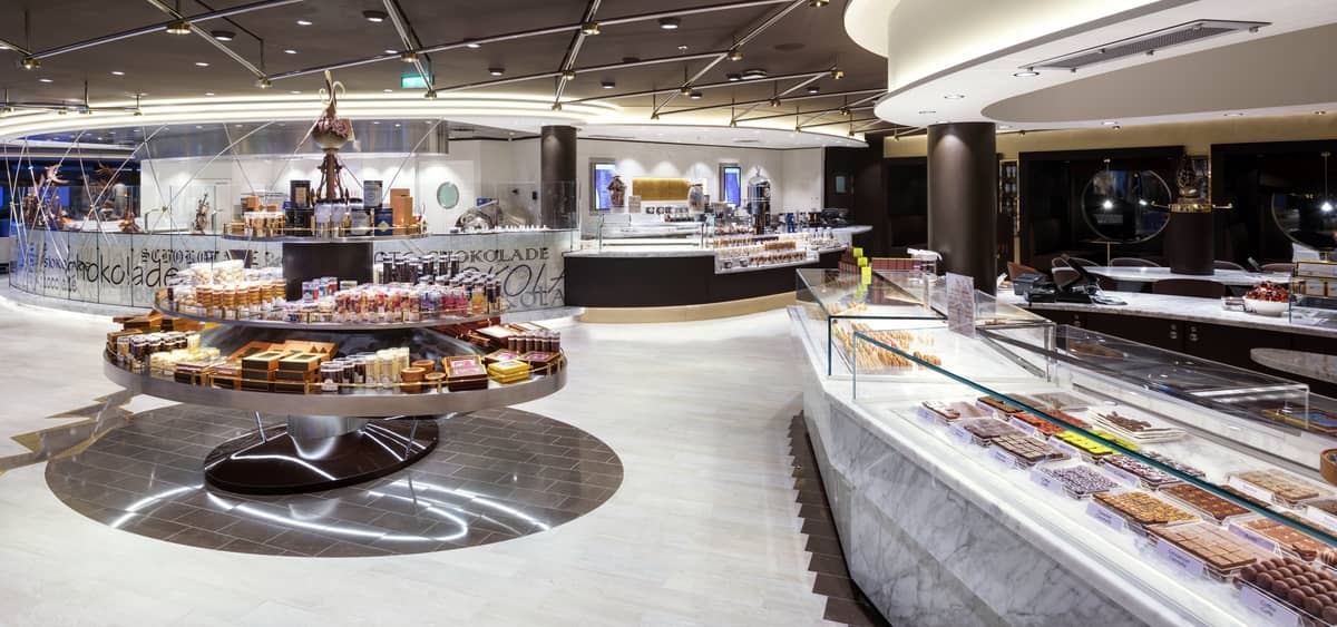 4- JEAN-PHILIPPE CHOCOLAT & CAFÉ <br> GOURMET MOMENTS ON BOARD