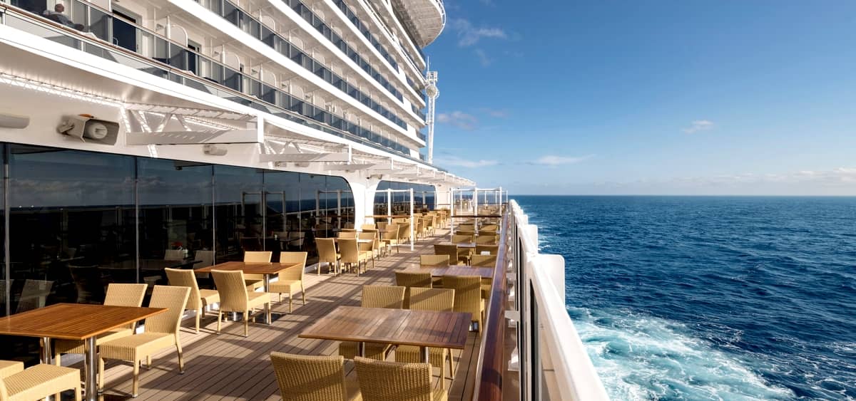 1- WATERFRONT BOARDWALK <br> 360° PANORAMIC VIEWS