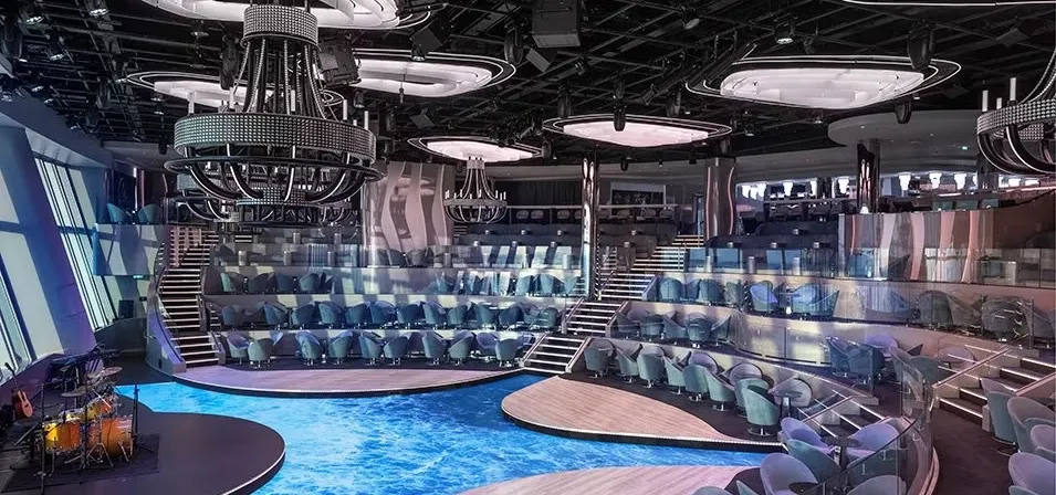 2- PANORAMA LOUNGE <br> SPECTACULAR OCEAN OUTLOOKS