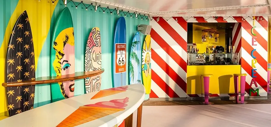 8- SURFER’S BAR <br> SUNSETS AND GOOD VIBES