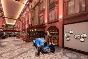 Promenade shops