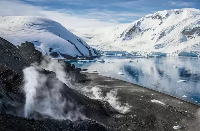 Neptune's Bellows at Deception Island