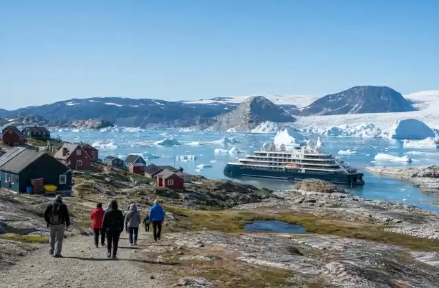 Cultural immersion in Inuit lands