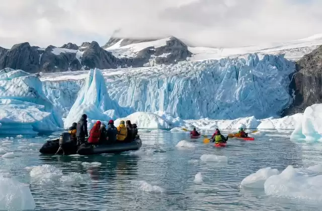 Zodiac or kayak outings close to the ice