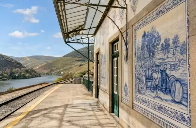 Pinhão and its azulejos