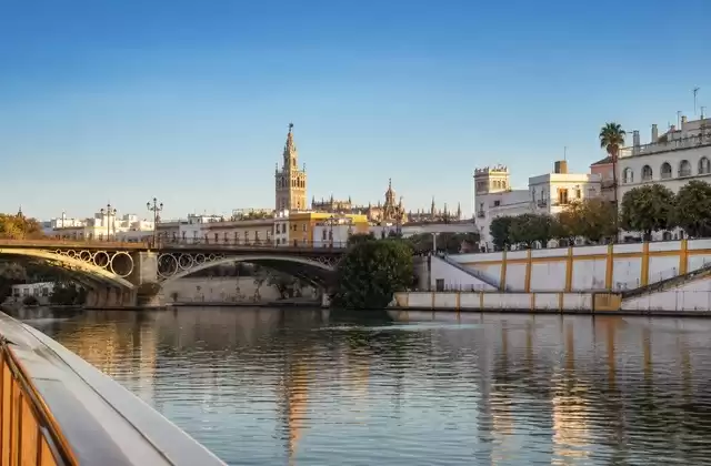 Cruise through the heart of Seville