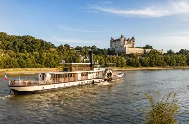 Cruise aboard a paddle-wheel ship