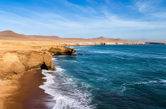 The reserve is located in the municipality of Paracas.