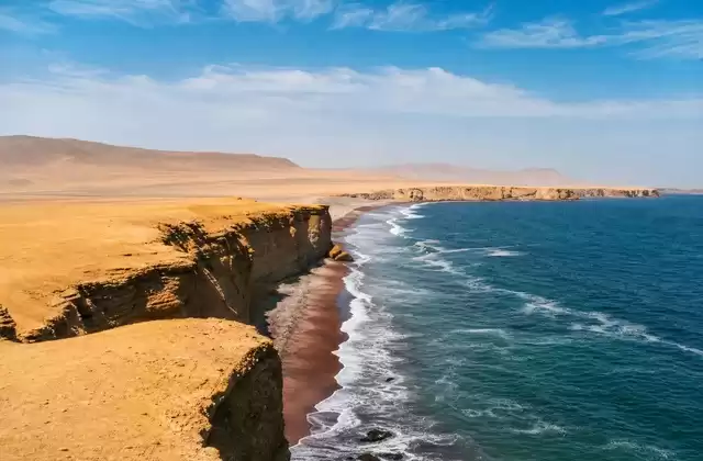 The reserve is located in the municipality of Paracas.
