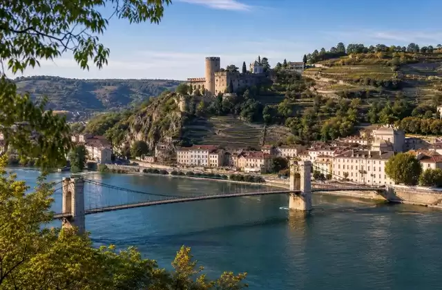 Tournon-sur-Rhône and the charm of both banks