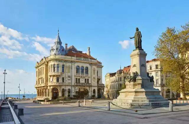 Ovid Square