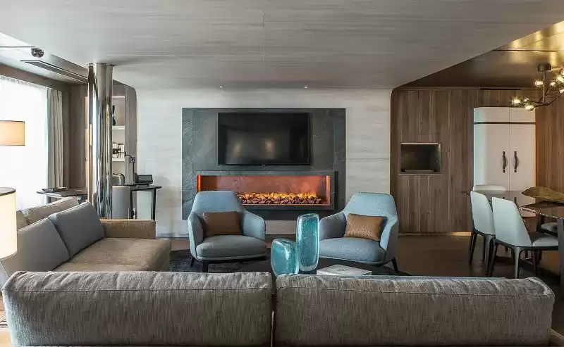 Owner's Suite Deck 8