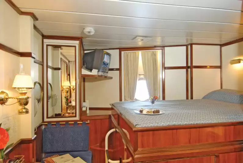 Inside Cabin – Category 5