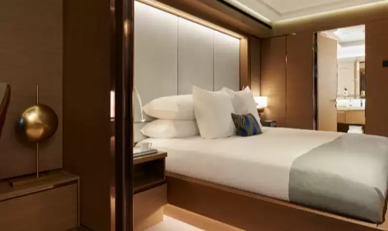 The Signature Mid Suite