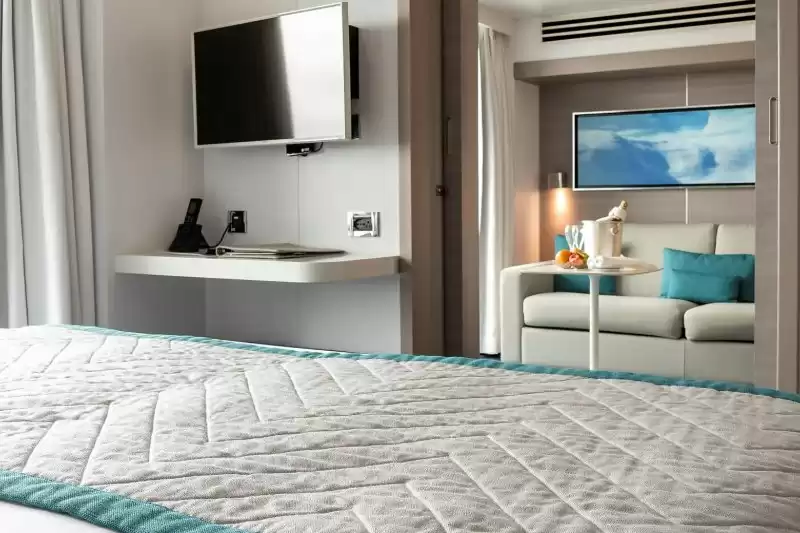 Privilege Suite Deck 6