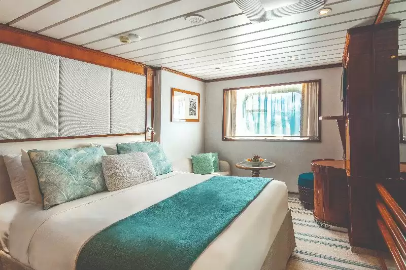 Oceanview cabin with window