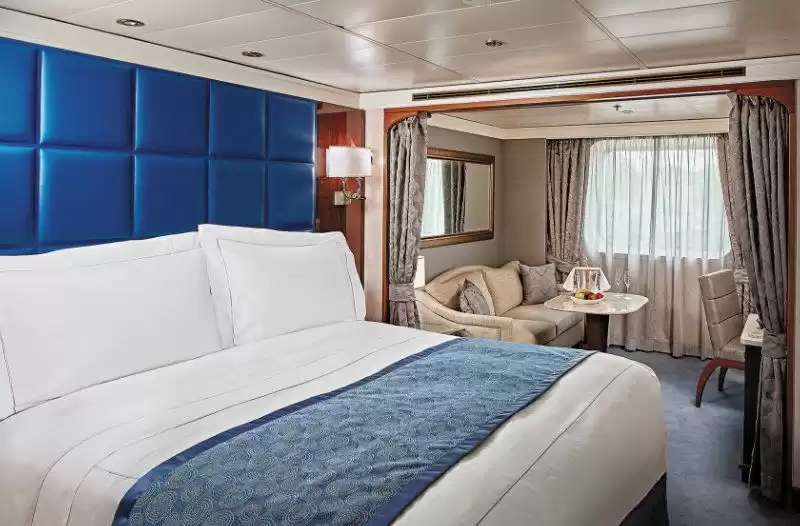 Window Deluxe Suite