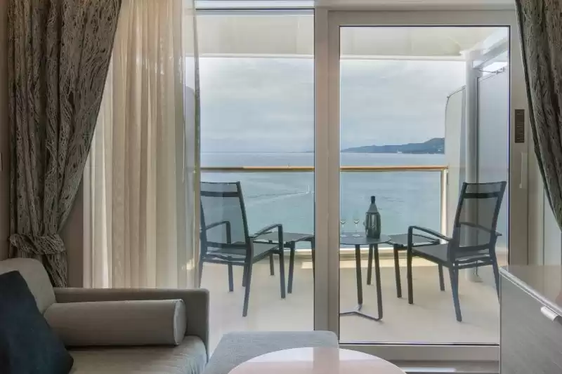 Deluxe Veranda Suite