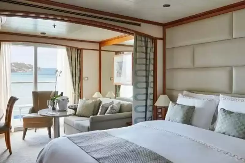 Deluxe Veranda Suite