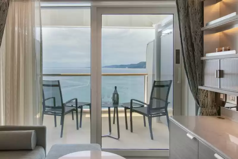 Deluxe Veranda Suite