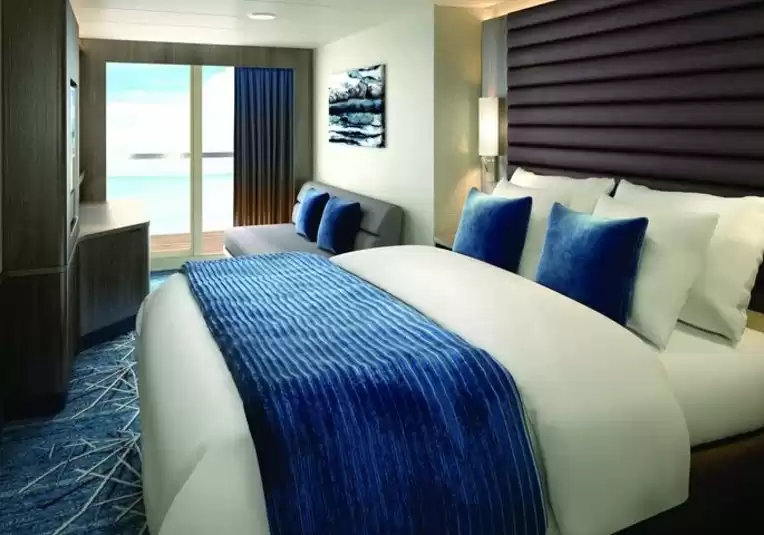 Balcony Suite with bow view
