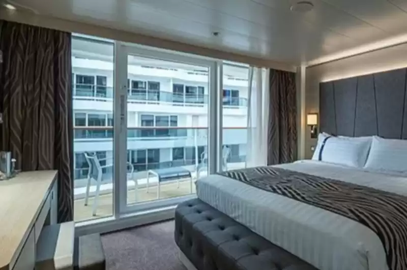 Deluxe balcony cabin