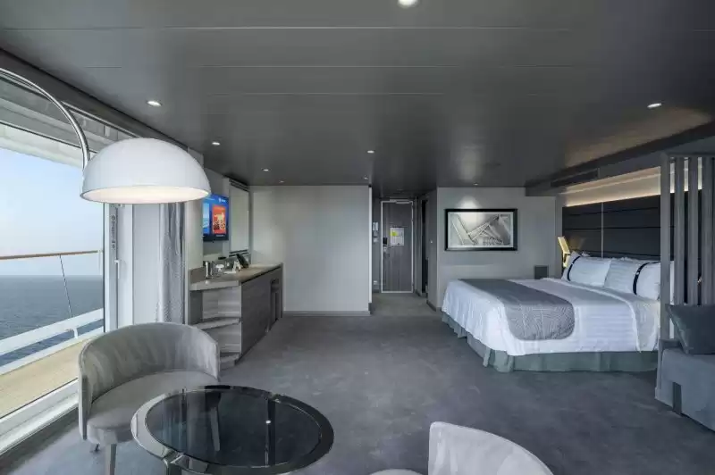 Deluxe yacht club suite 