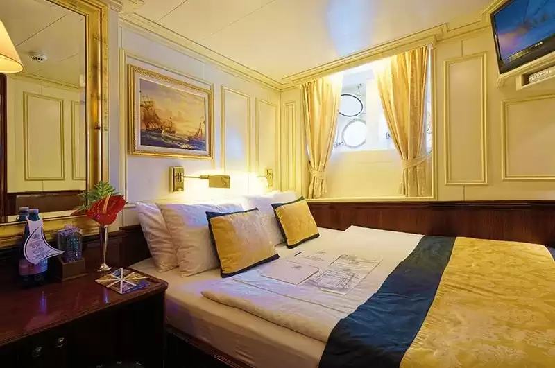 Large Outside Cabin – Category 2
